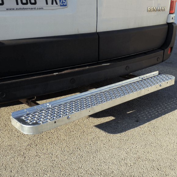 Marchepied arrière fixe pour Renault Master 2024+ sans attelage