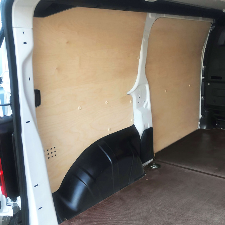 Habillage bois complet pour Renault Trafic 2024+ - détails protection parois (photo générique non contractuelle)