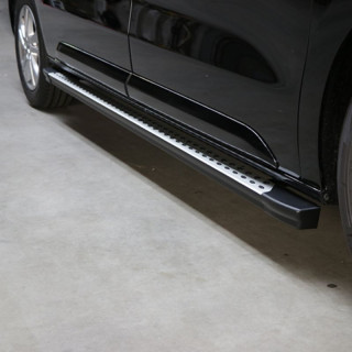 Marchepied latéral fixe, revêtement aluminium.