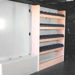 Aménagement compact Renault Trafic 2014-2024 avec casier bois 32 bacs côté gauche