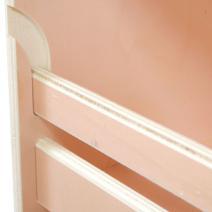 Détail finition vernis incolore et bandeau de façade meuble utilitaire bois