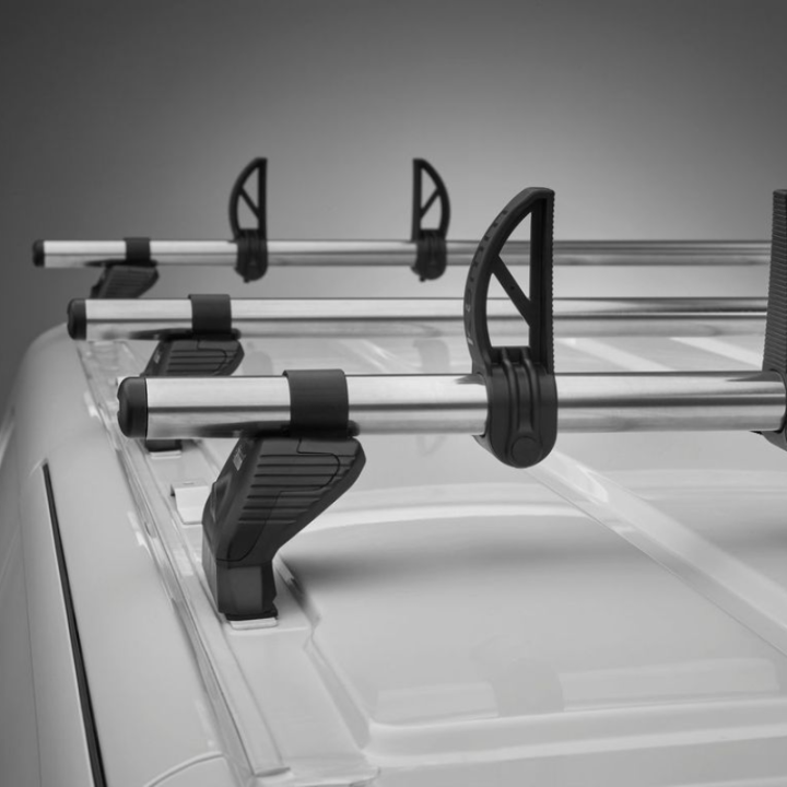 Barres de toit aluminium Rhino KammBar gris monté pour Volkswagen e-Transporter 2025+