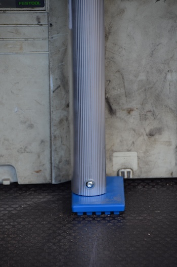 Barre d'arrimage à patin. Fixation sur plancher bois.