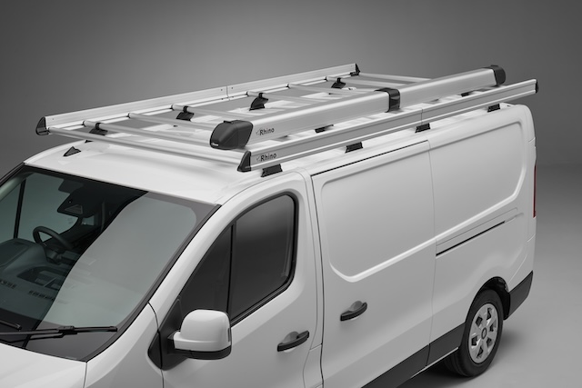 Galerie aluminium Rhino Products montée sur un fourgon utilitaire
