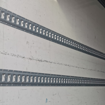 L'installation et l'utilisation des rails d'arrimage pour votre fourgon L'installation et l'utilisation des rails d'arrimage pour votre fourgon